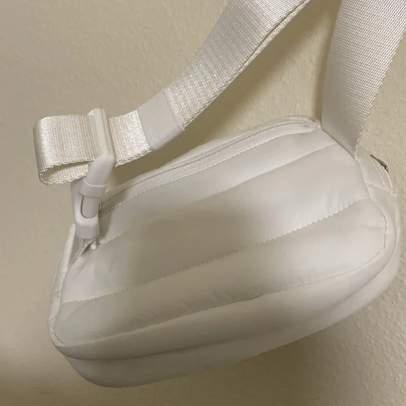 Lululemon White Wunder Puff 1L Fanny Pack Belt Bag Adjustable Strap - Picture 4 of 9